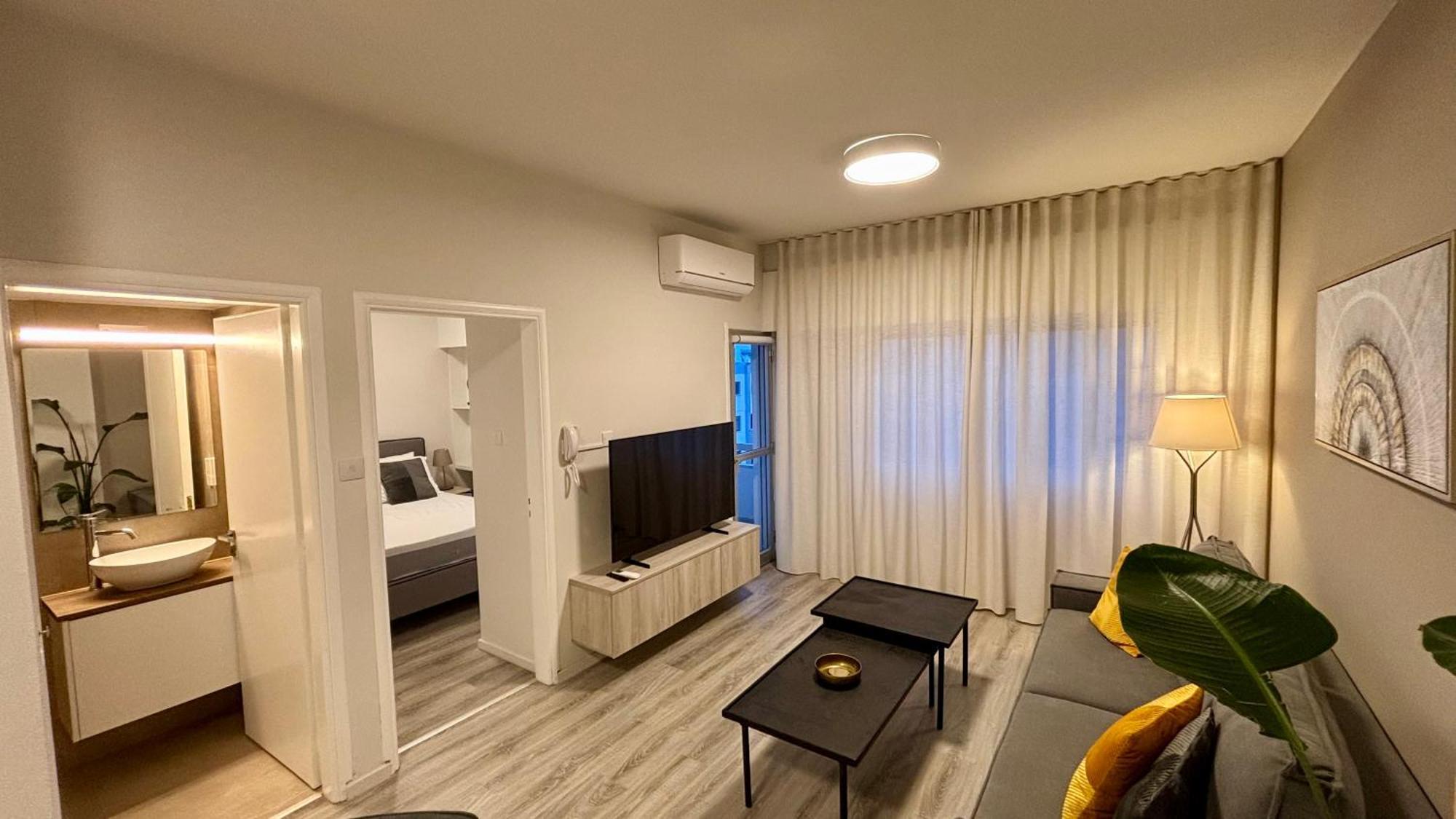 Seabreeze City Center Flats By Trulycyprus Limassol Luaran gambar